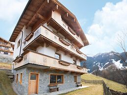 Chalet With Panoramic Terrace in Zell am Ziller