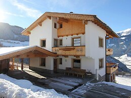 Chalet With Panoramic Terrace in Zell am Ziller