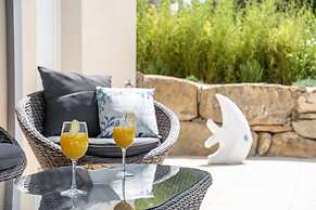 Luxury Villa With Private Pool in Cesseras