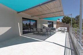 Luxury Villa With Private Pool in Cesseras