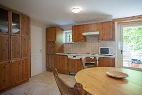 Courry Gem: Pool & Charm