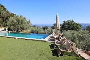 Villa in Grasse With Private Pool