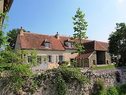 Luxurious Farmhouse in Braize
