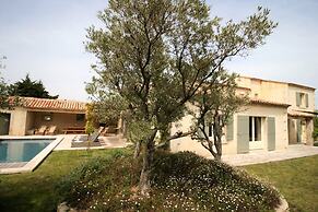 Mas in Eygalieres With Heated Pool