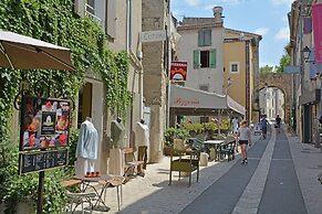 Mas in Eygalieres With Heated Pool