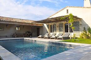 Mas in Eygalieres With Heated Pool