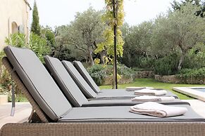 Mas in Eygalieres With Heated Pool