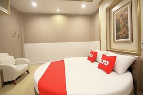 OYO 1002 Pinklao Resort