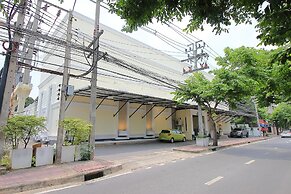 OYO 1002 Pinklao Resort