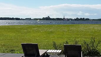 Cosy Holiday Home on Lake Veere