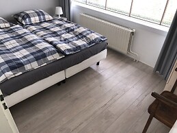 Cosy Holiday Home on Lake Veere