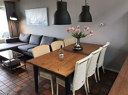 Cosy Holiday Home on Lake Veere