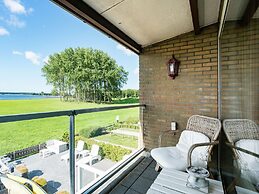 Cosy Holiday Home on Lake Veere With the Beach Right at Your Doorstep
