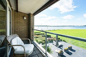 Cosy Holiday Home on Lake Veere