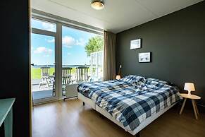 Cosy Holiday Home on Lake Veere