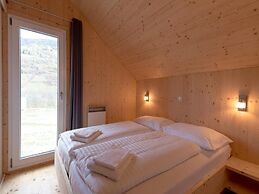 Welcoming Chalet With hot tub