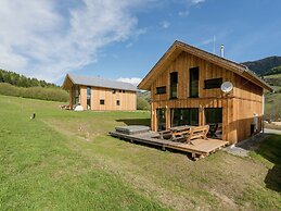 Welcoming Chalet With hot tub