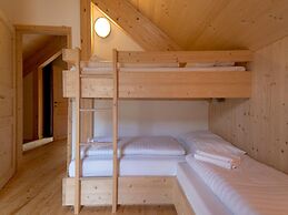 Welcoming Chalet With hot tub