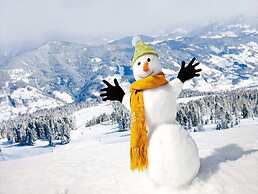 Welcoming Chalet With hot tub