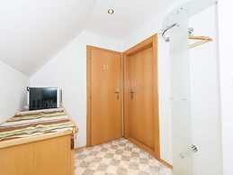 Holiday Apartment in Tropolach Near Pressegger See