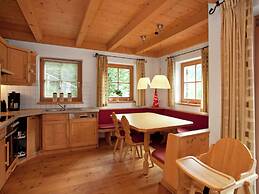 Quiet Chalet With Sauna in Konigsleiten