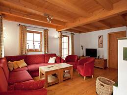Quiet Chalet With Sauna in Konigsleiten