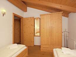 Quiet Chalet With Sauna in Konigsleiten