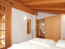 Quiet Chalet With Sauna in Konigsleiten