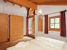 Quiet Chalet With Sauna in Konigsleiten