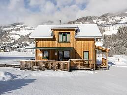 Luxurious Chalet in Sankt Georgen ob Murau with Hot Tub