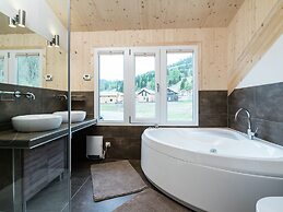 Luxurious Chalet in Sankt Georgen ob Murau with Hot Tub