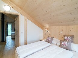 Luxurious Chalet in Sankt Georgen ob Murau with Hot Tub