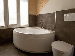 Luxurious Chalet in Sankt Georgen ob Murau with Hot Tub