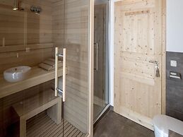 Luxurious Chalet in Sankt Georgen ob Murau with Hot Tub