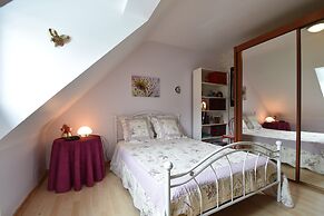 Peaceful Forest Stay in Pedernec