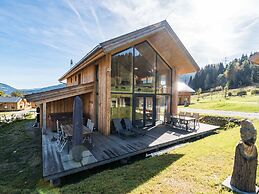Luxurious Chalet in Sankt Georgen ob Murau with Hot Tub