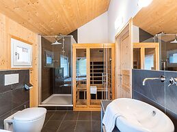 Luxurious Chalet in Sankt Georgen ob Murau with Hot Tub