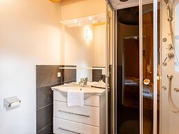 Luxurious Chalet in Sankt Georgen ob Murau with Hot Tub