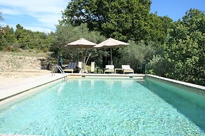 Holiday Home in Lacoste With Pool