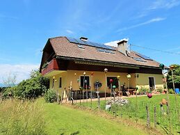 Cozy Apartment in Köttmannsdorf near Lake