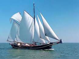 Unique Group Stay: Boat for 30
