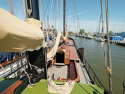 Unique Group Stay: Boat for 30