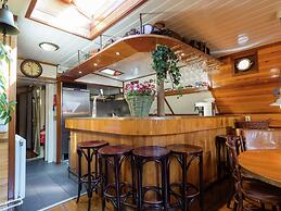 Unique Group Stay: Boat for 30