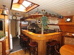 Unique Group Stay: Boat for 30