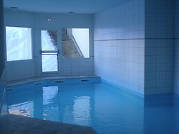 Cozy Chalet Stay w/ Pool