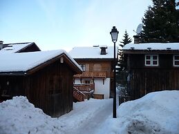 Cozy Chalet Stay w/ Pool