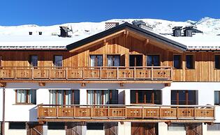 Chalet in Les Menuires by Ski Piste