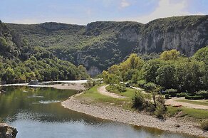 Saint-bres: Pool & Nature