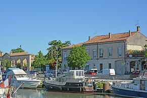 Saint-bres: Pool & Nature