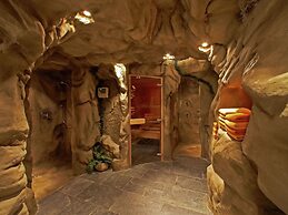 Posh Mansion in Sankt with 2 Saunas, Whirlpool, Hot Tub